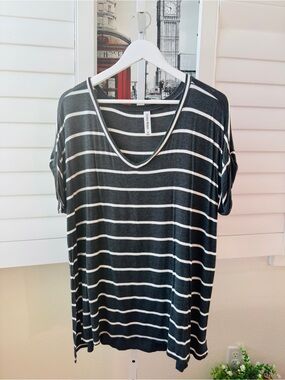 Zenana Outfitters. Size M.  Black and White Striped V-Neck Short Sleeve Top